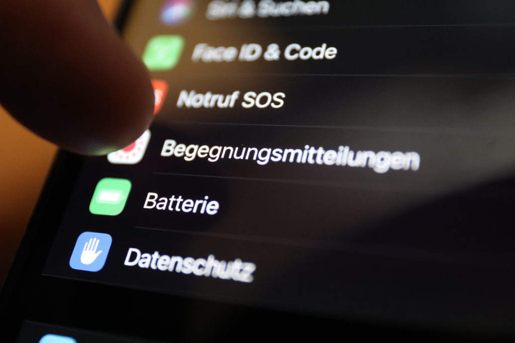 Seit iOS 13.7 ist Apples mobiles Betriebssystem mit einer eigenen Tracing-Funktion ausgestattet; Rechte: WDR/Schieb