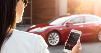 Komplett per App steuern: Bei modernen Autos kein Problem; Rechte: WDR/Tesla