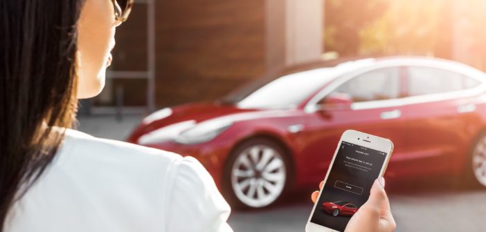 Komplett per App steuern: Bei modernen Autos kein Problem; Rechte: WDR/Tesla