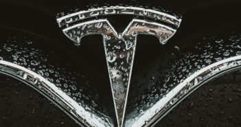 Tesla stellt die PR ein - weltweit; Rechte: WDR/Schieb
