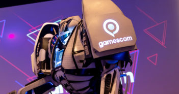 Ein riesiger Roboter mit dem Logo der Gamescom. Bild: picture alliance/dpa | Marius Becker
