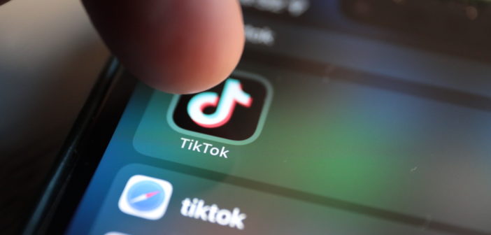 TikTok hat ein zunhemendes Problem mit riskanten Challendes; Rechte: WDR/Schieb