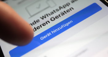 Bis zu vier weitere Geräte lassen sich mit Whatsapp verbinden; Rechte: WDR/Schieb