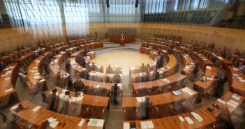 NRW Landtag verwackelt (Foto: dpa)