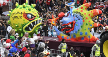 Karnevalswagen mit stilisiertem Corona-Virus in Düsseldorf (Foto: dpa)