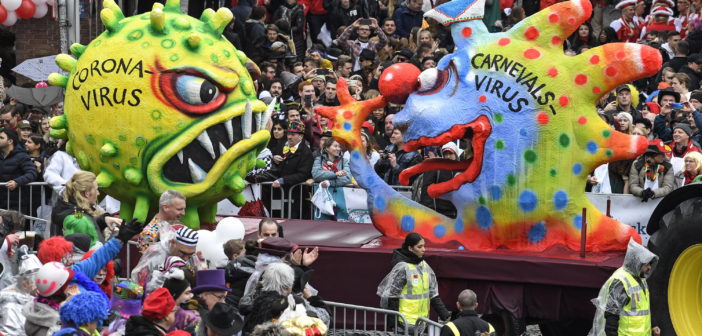 Karnevalswagen mit stilisiertem Corona-Virus in Düsseldorf (Foto: dpa)