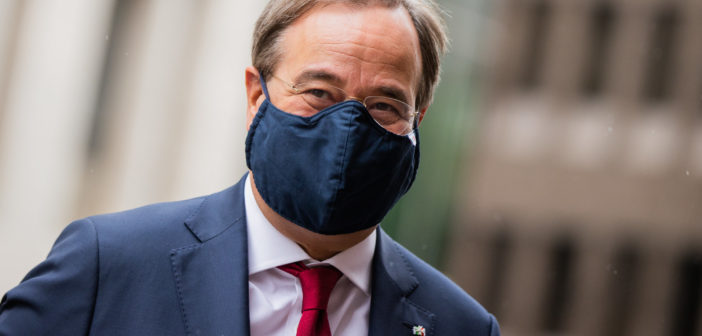 Armin Laschet (CDU) mit Maske (Foto: dpa)