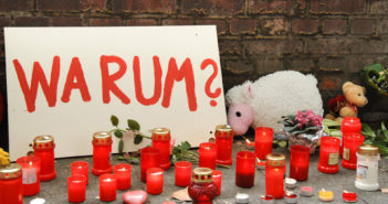 Kerzen am Ort der Loveparade-Katastrophe, Rechte: